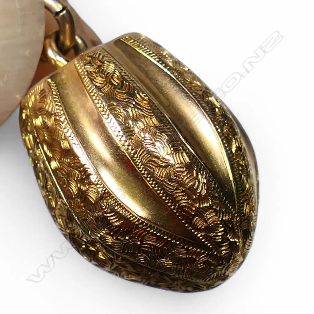 An impressive 19thC 9ct gold fancy Albertina bracelet, Image 1++