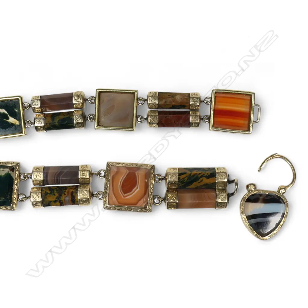 A good Victorian silver gilt and agate fancy bracelet, Image 1++