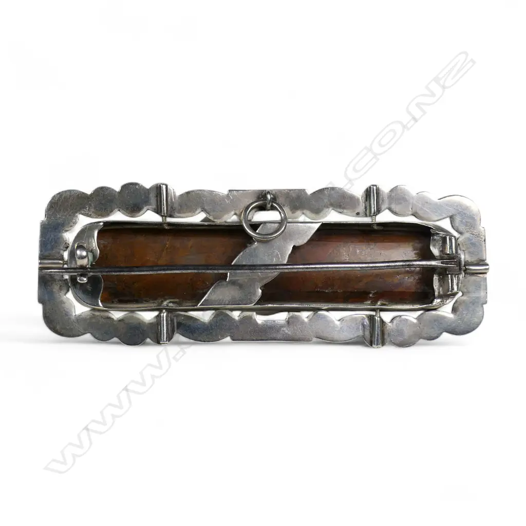 A Victorian Scottish silver and agate long bar form brooch, Image 1++