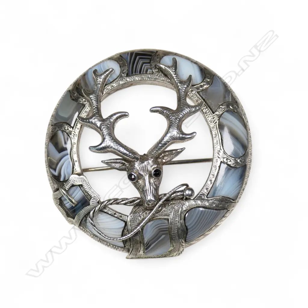A late Victorian Scottish silver and banded agate stags head brooch, Image 1++