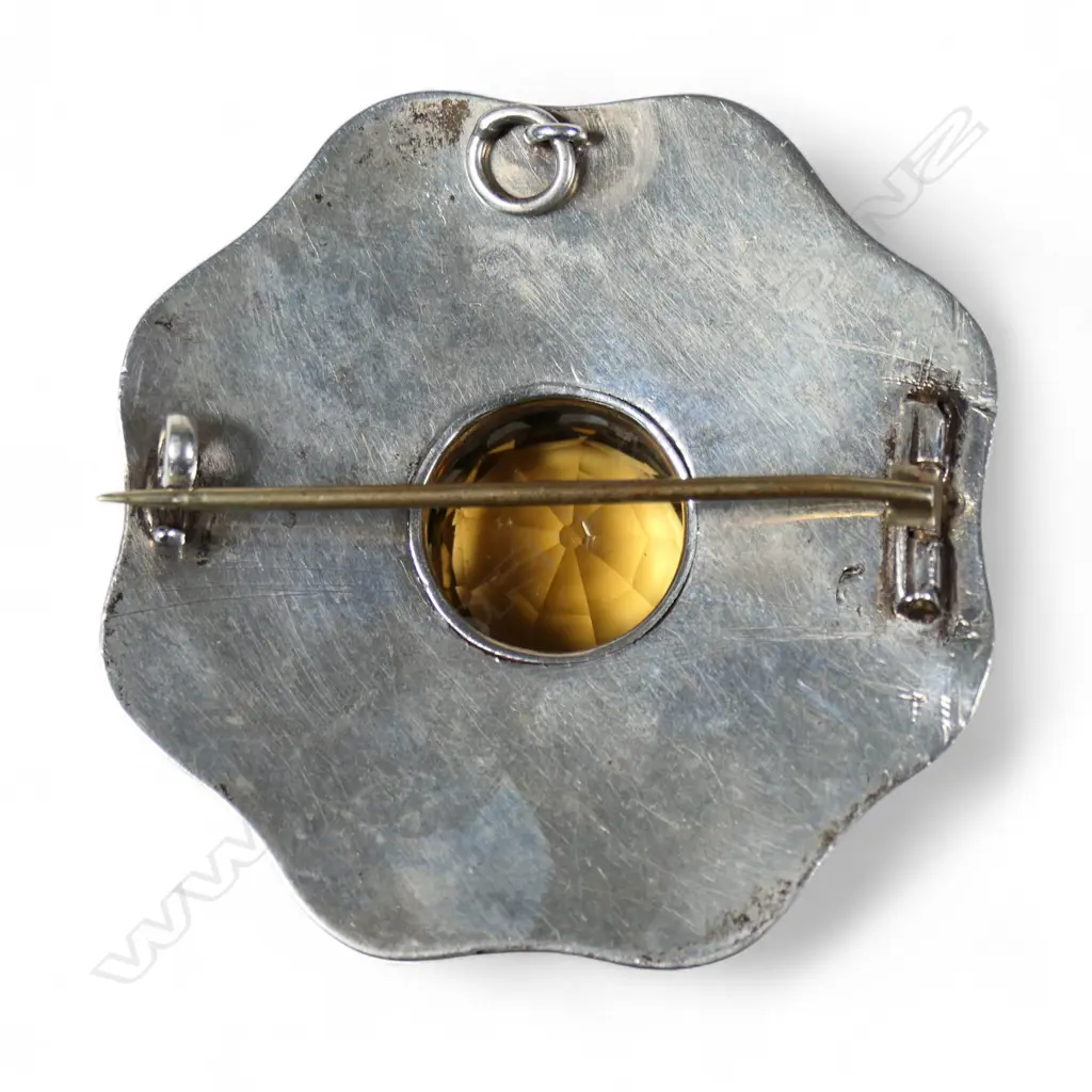 A c.1900 Scottish silver agate and yellow gem (citrine?) brooch, Image 1++