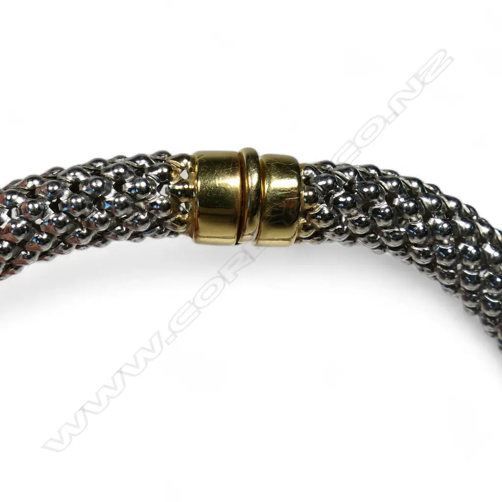 An 18ct white gold necklace and bracelet set, Image 1++