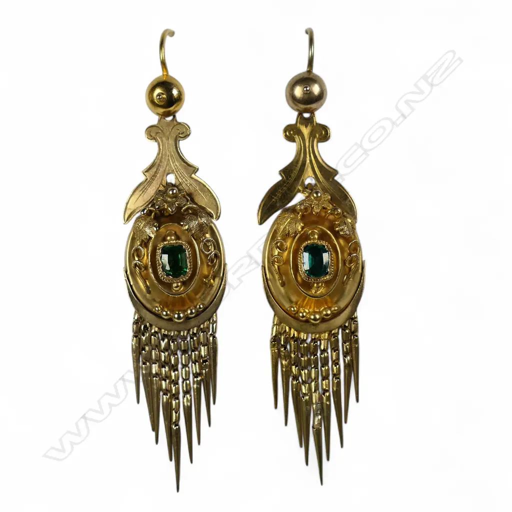 An impressive Victorian Etruscan 15ct gold and emerald suite, Image 1++