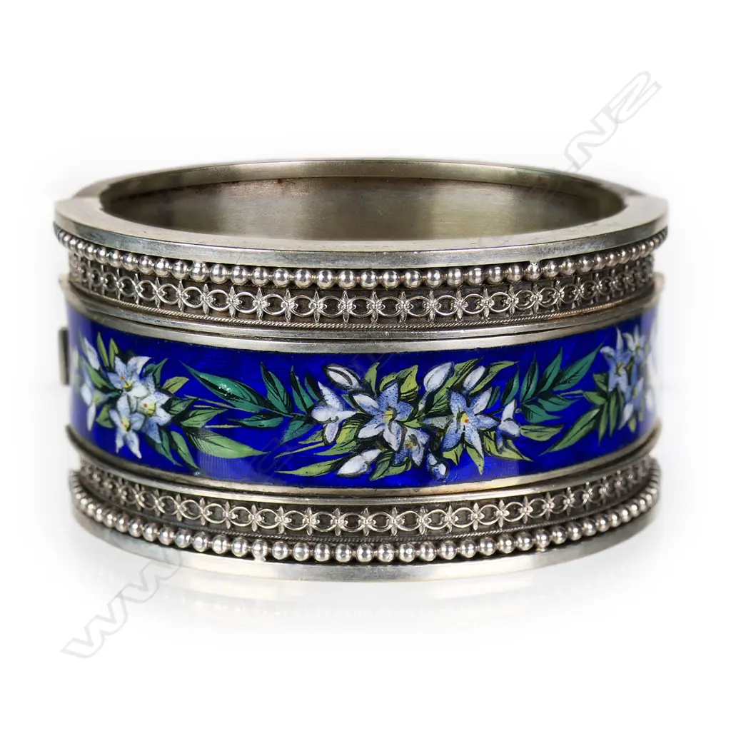 An uncommon late 19thC Arts & Crafts silver and enamel hinged bangle, Image 1++