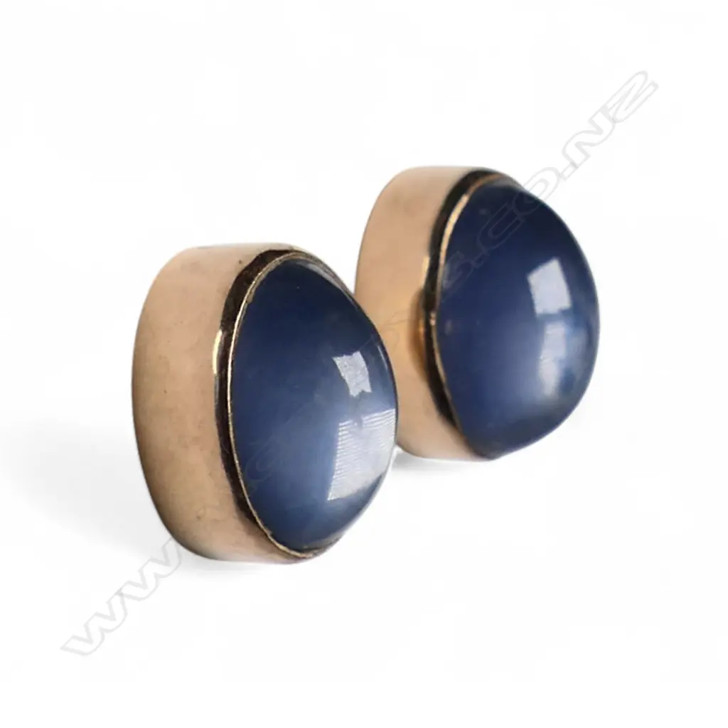 A pair of early 20thC 9ct rose gold and moonstone earrings, Image 1++
