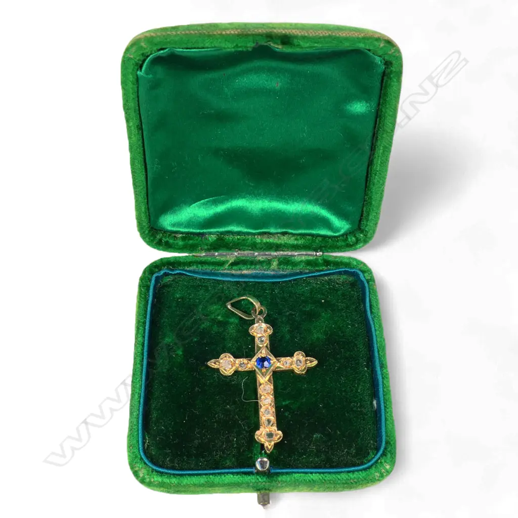 A vintage 18ct yellow gold and gem set cross pendant Image 1++