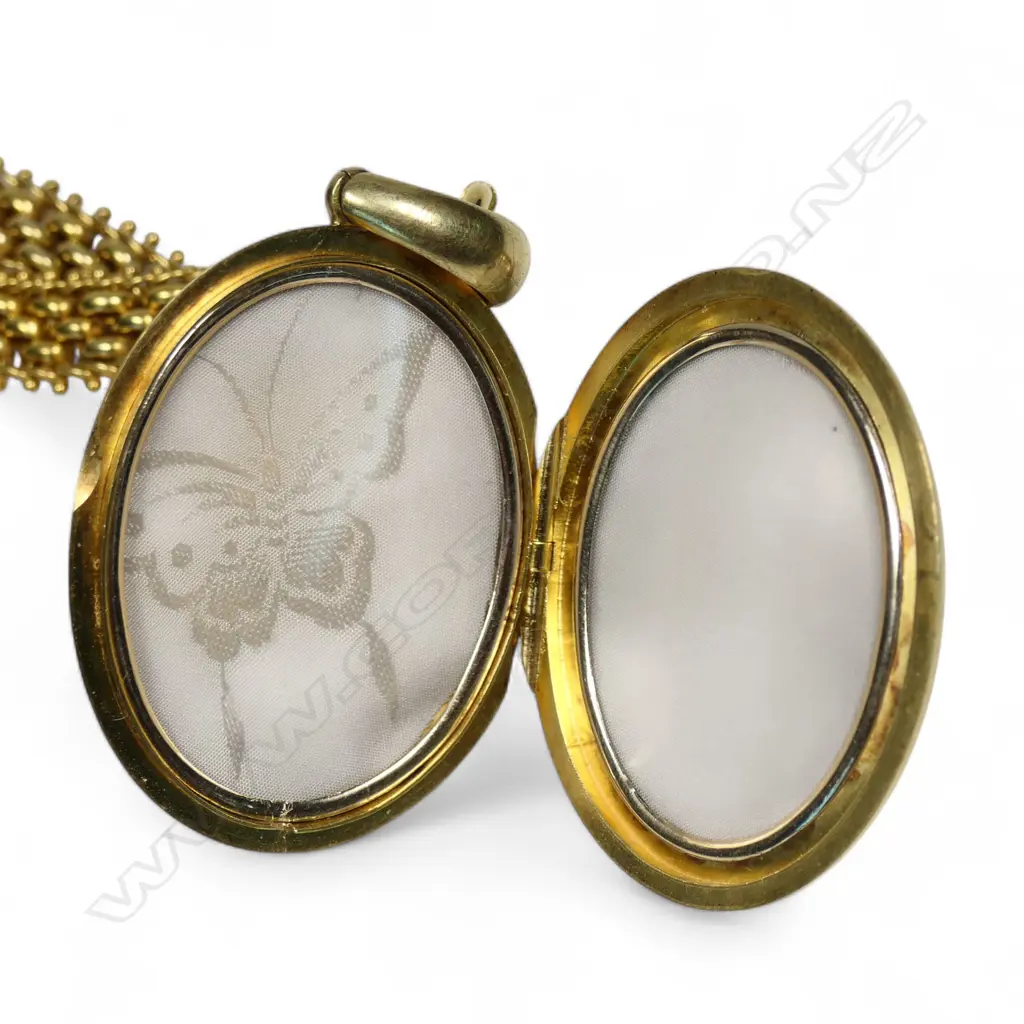 A superb Victorian 15ct gold mayoral type large locket and chain, Image 1++