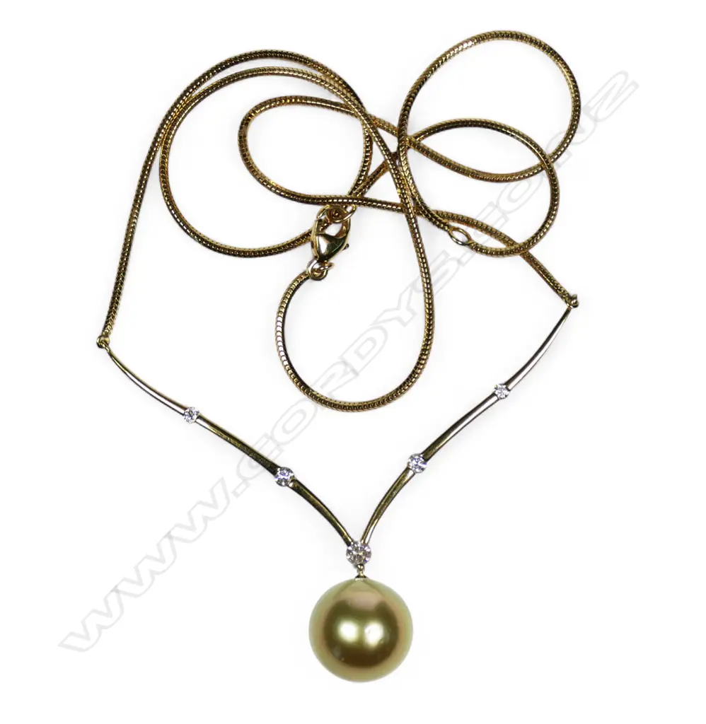 An 18ct gold diamond and pearl necklace, Image 1++