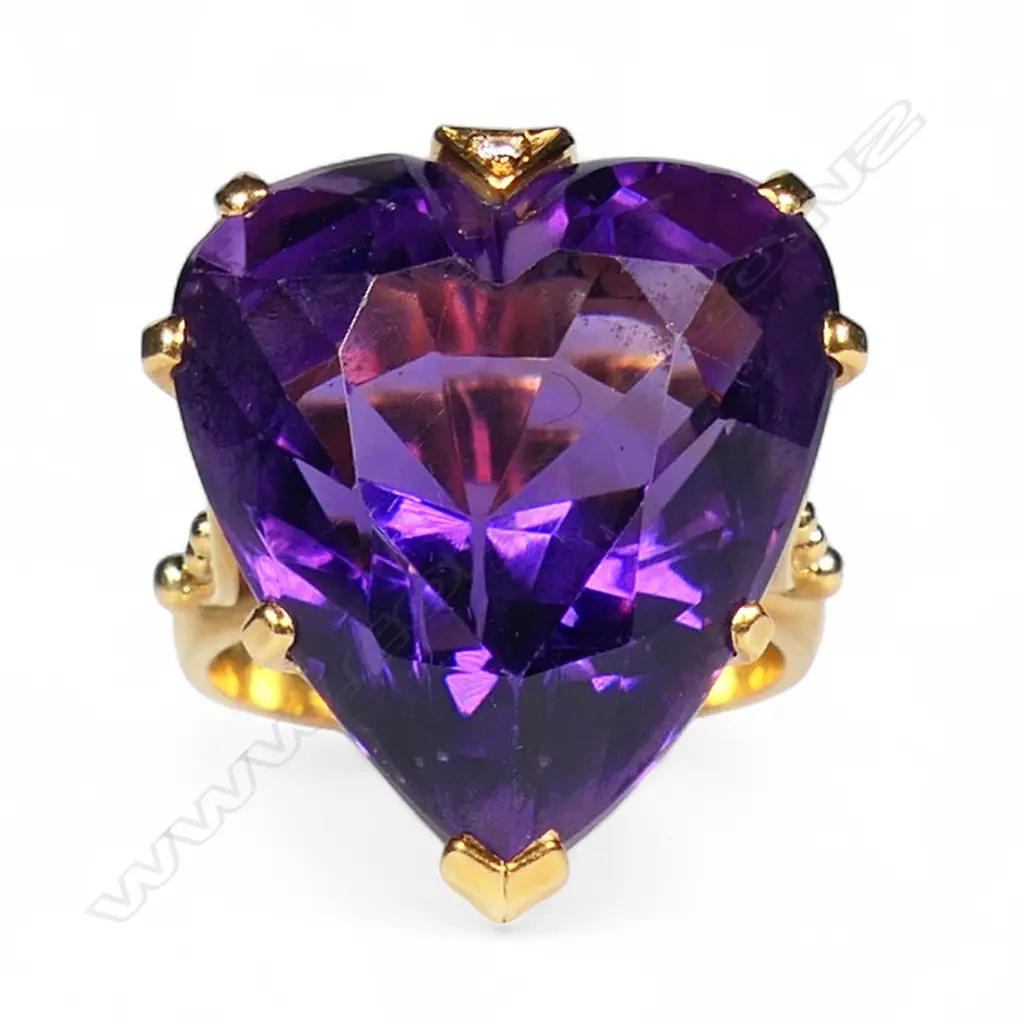 An 18ct yellow gold amethyst and diamond handmade ring, Image 1++