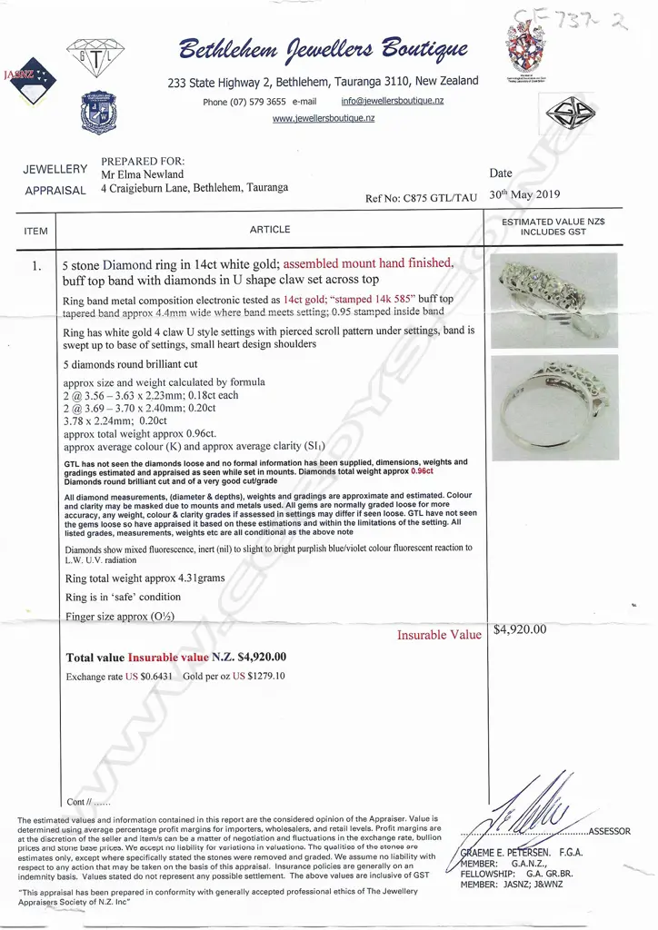 A 14ct white gold five stone diamond ring, Image 1++