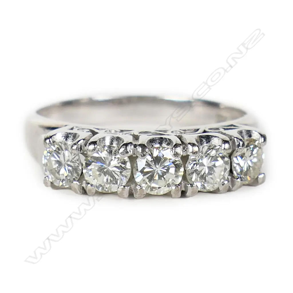 A 14ct white gold five stone diamond ring, Image 1++