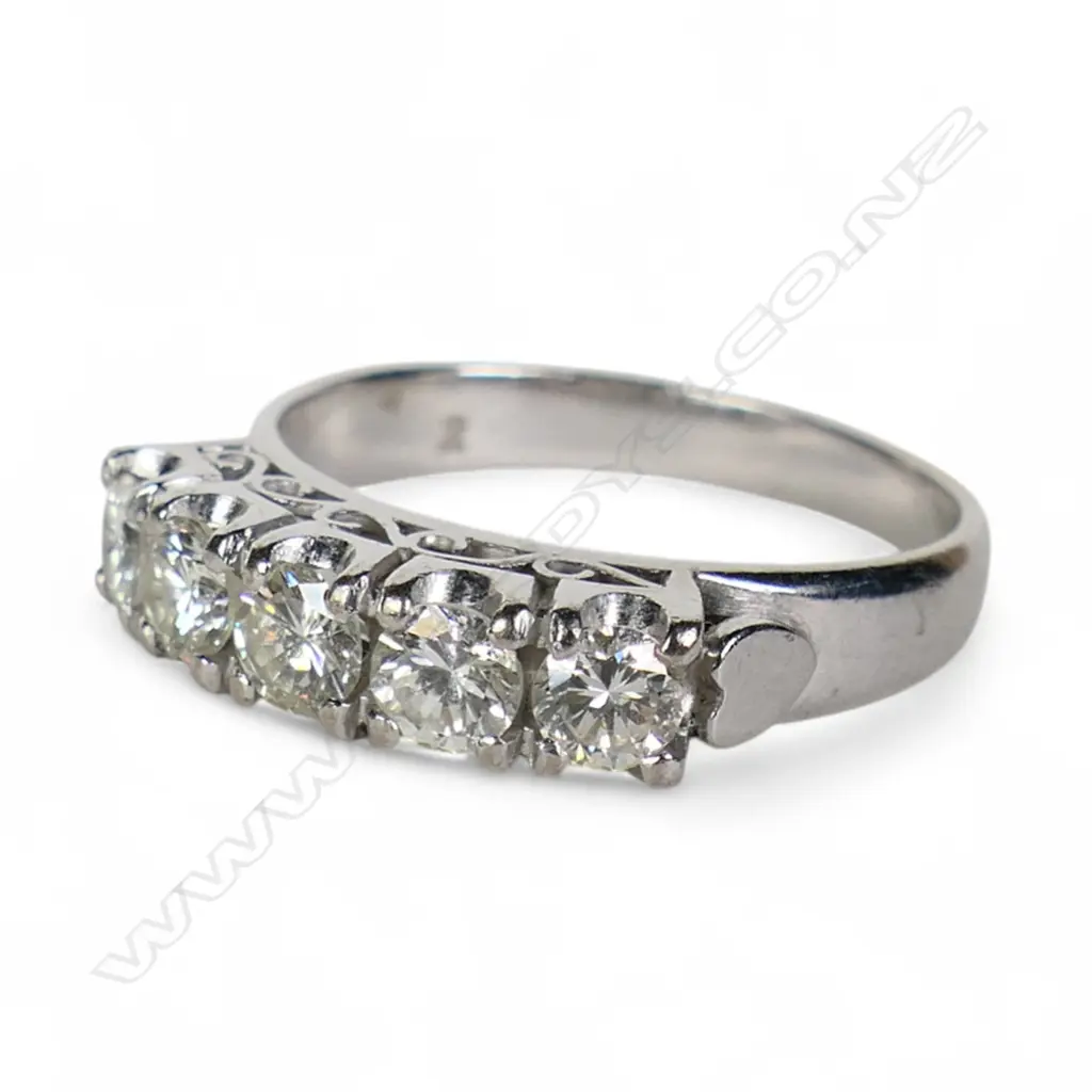 A 14ct white gold five stone diamond ring, Image 1++