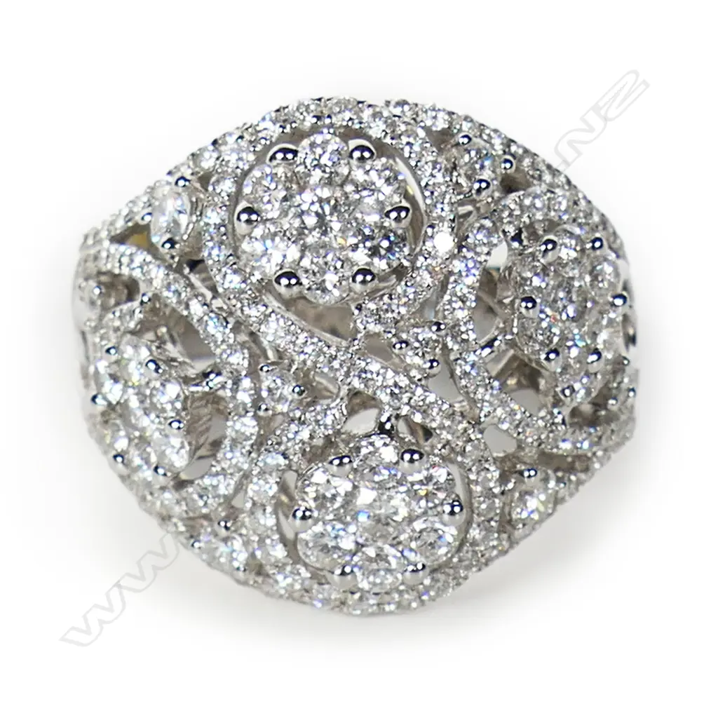 An18ct white gold and diamond multi stone ring, Image 1++