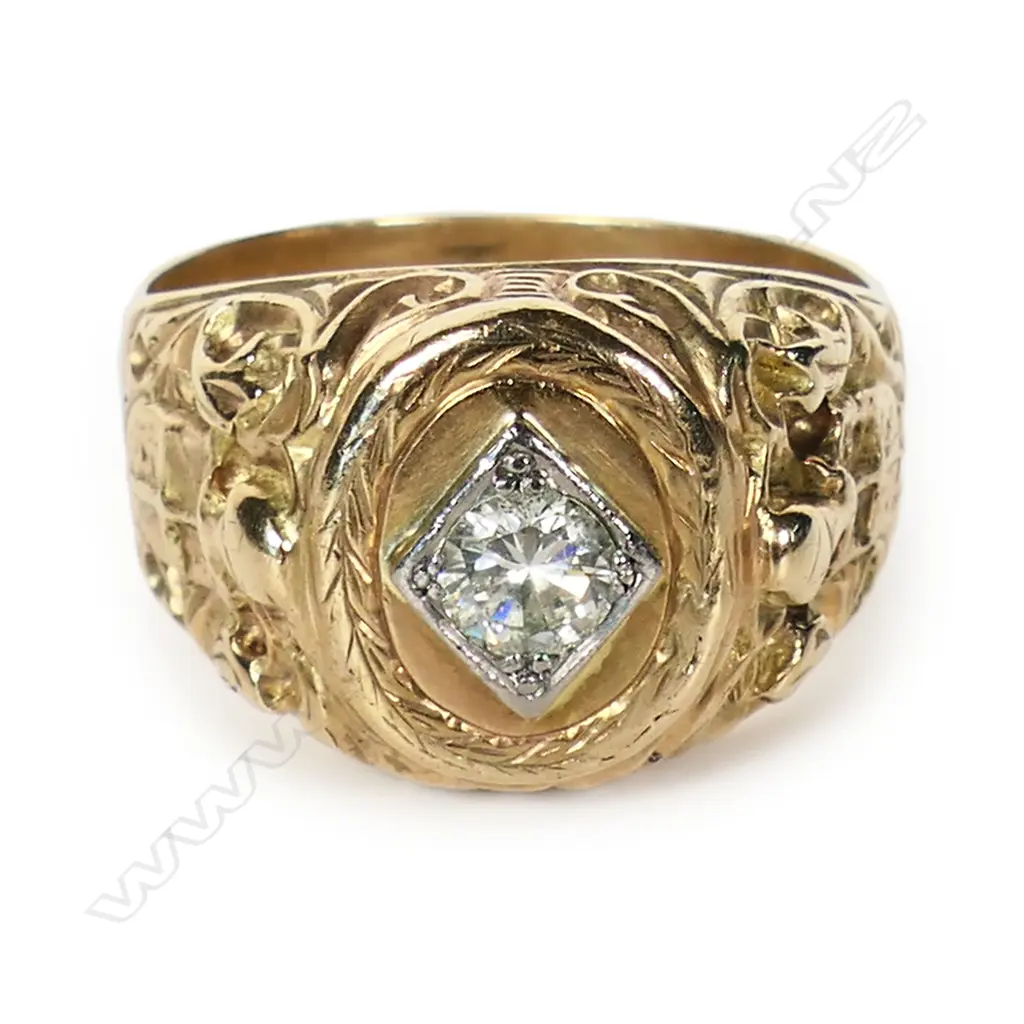 A 9ct gold and diamond gent's ring, Image 1++