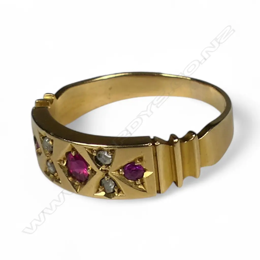 A Victorian 18ct gold ruby and diamond ring, Image 1++