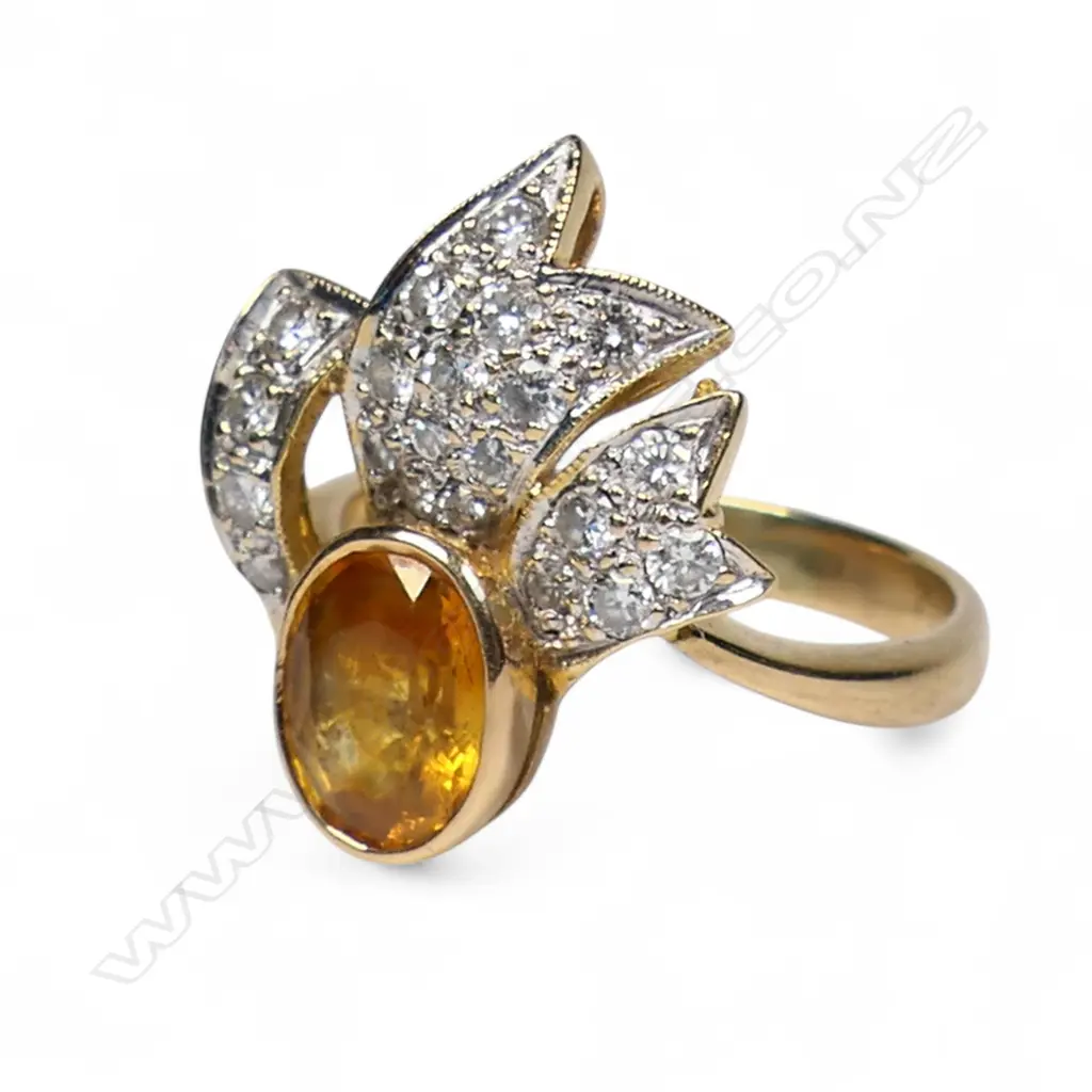 An 18ct yellow gold citrine and diamond designer ring, Image 1++