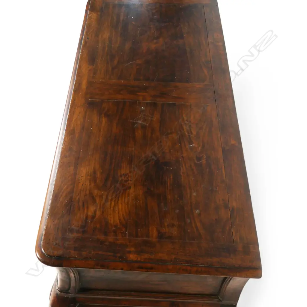A French antique style walnut bombe commode, Image 1++