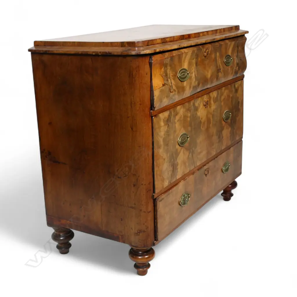 An early 20thC Biedermeier figured mahogany three drawer chest, Image 1++