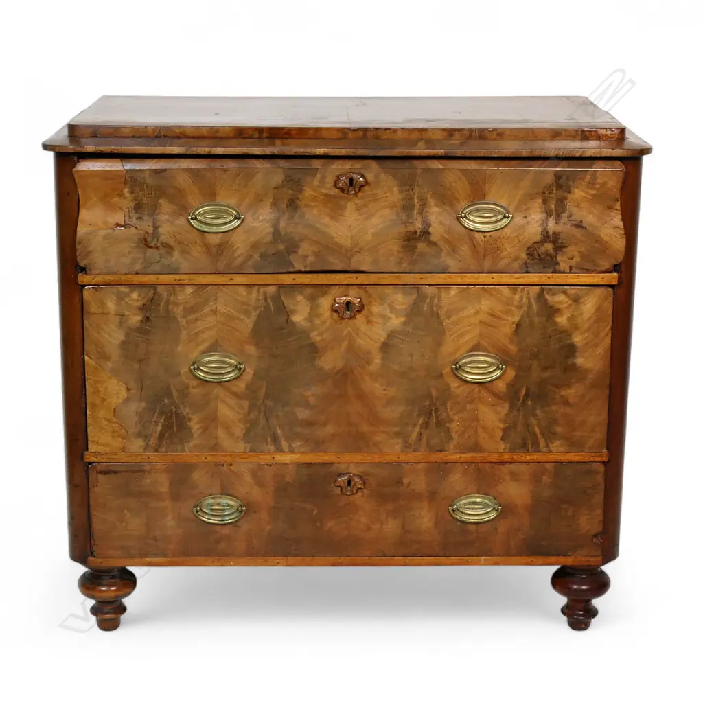 An early 20thC Biedermeier figured mahogany three drawer chest, Image 1++