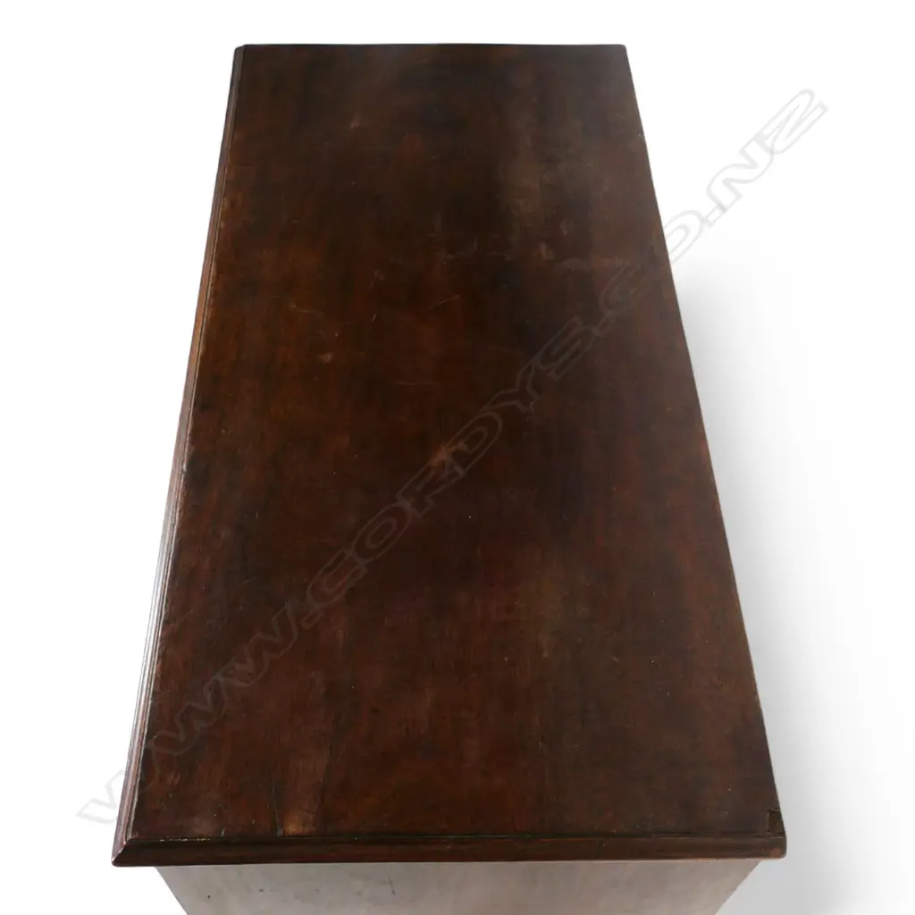 A Georgian mahogany small proportion chest, Image 1++