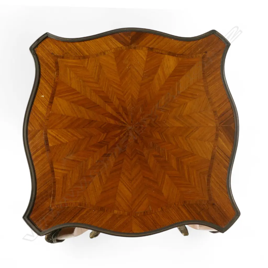 A French kingwood vase table, Image 1++