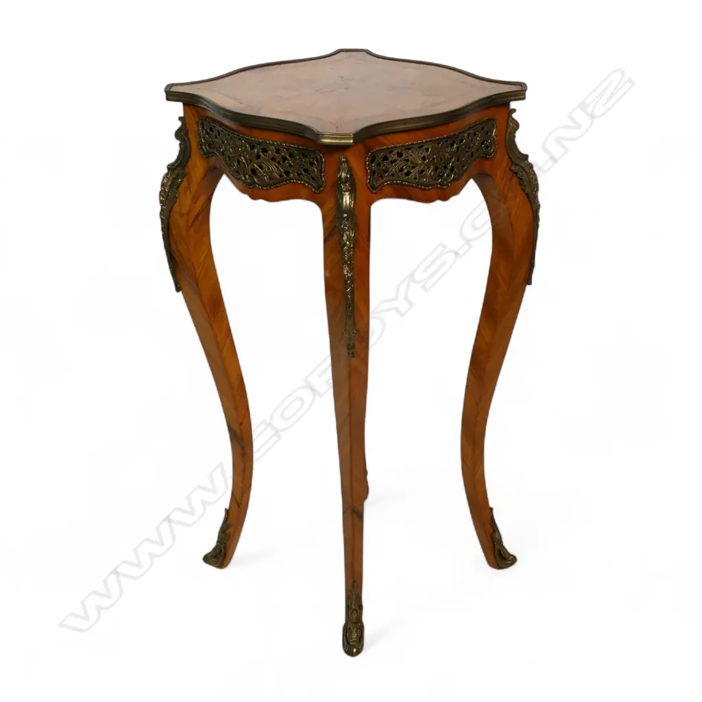 A French kingwood vase table, Image 1++