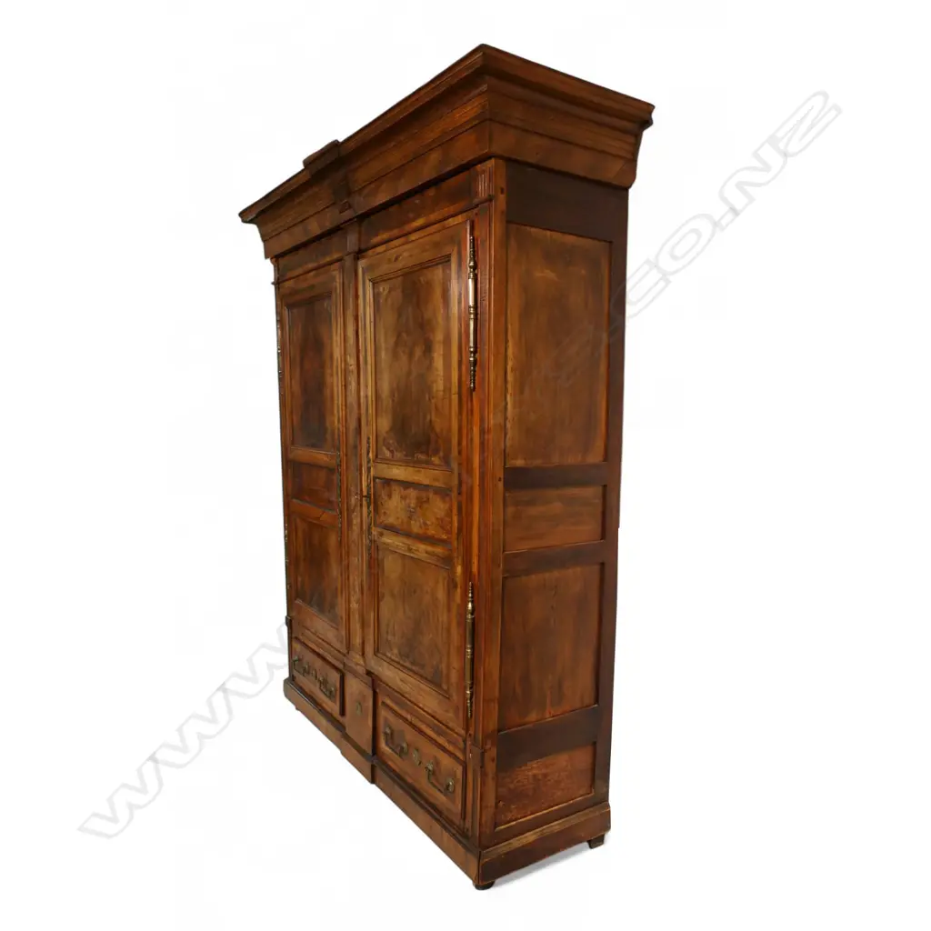 A 19thC French figured walnut armoire, Image 1++