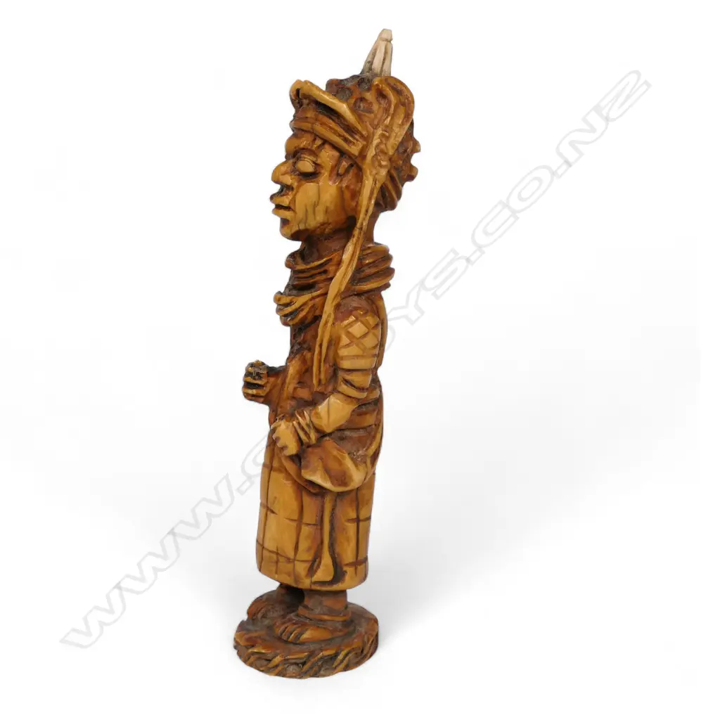 An early 20thC Nigerian carved ivory figure, Image 1++
