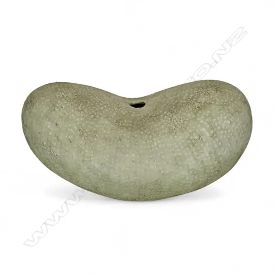 Raewyn Atkinson pottery vessel 'Heart Kina',