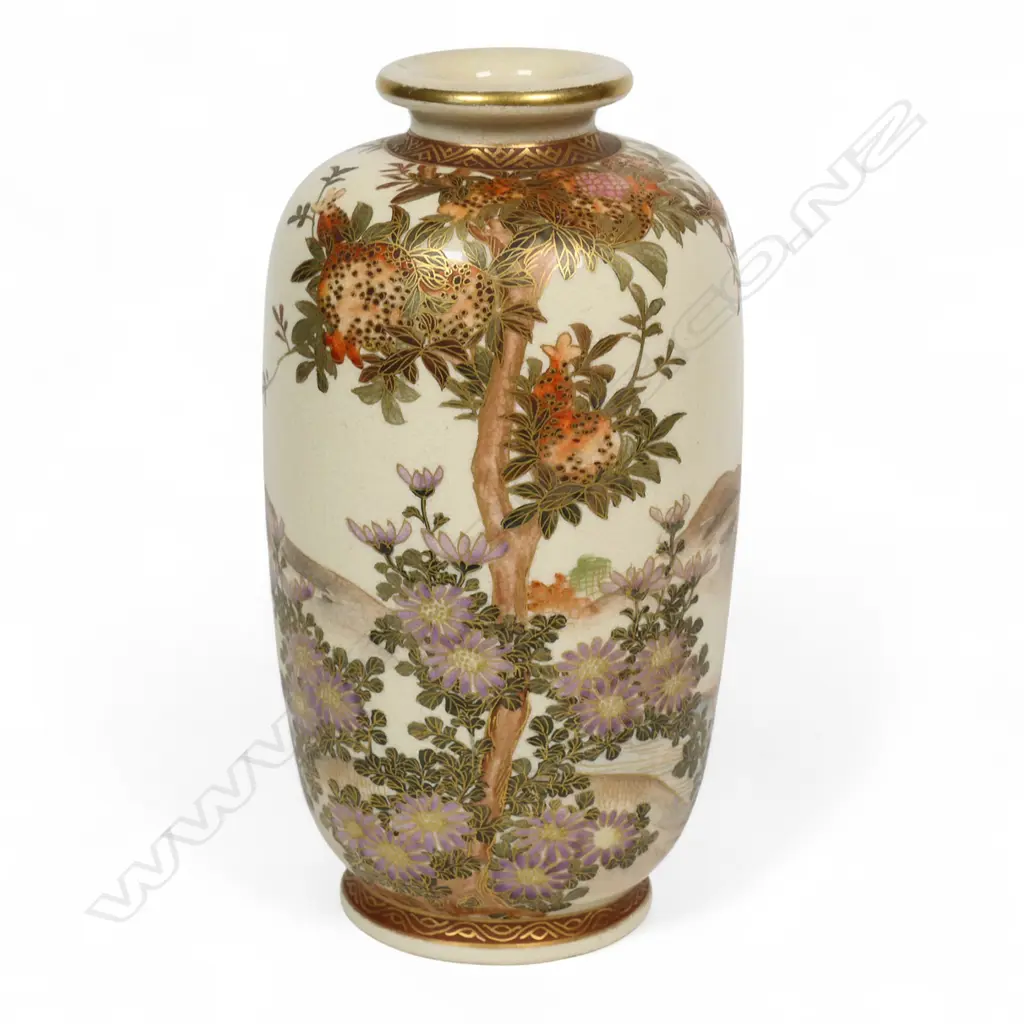 A late Meiji Japanese Satsuma vase, Image 1++