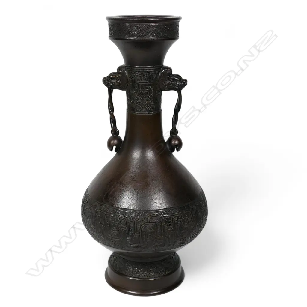 An old Chinese bronze archaic style vase, Image 1++