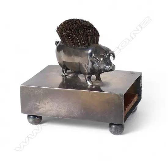 An Edwardian silver novelty pig pen wipe,