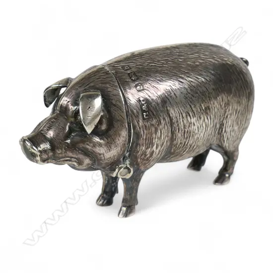 An Edwardian silver vesta,