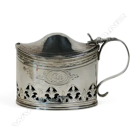 A George III silver mustard pot,