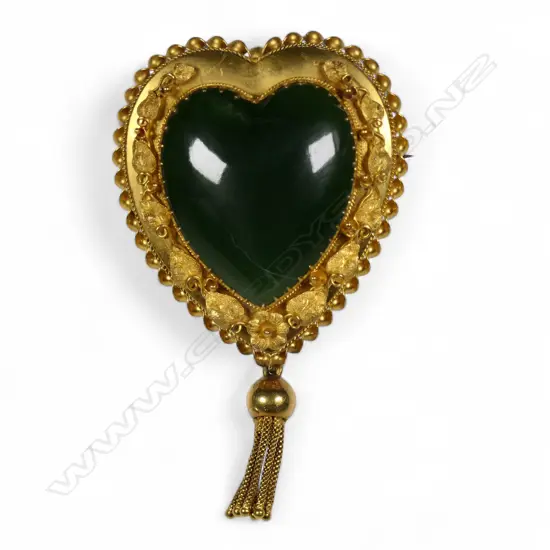 A quality large 19thC colonial 18ct gold and pounamu brooch,