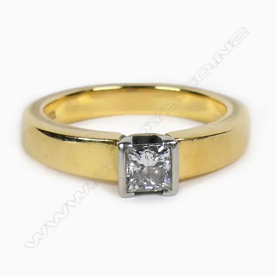 A Peter Minturn 18ct gold and diamond solitaire ring,