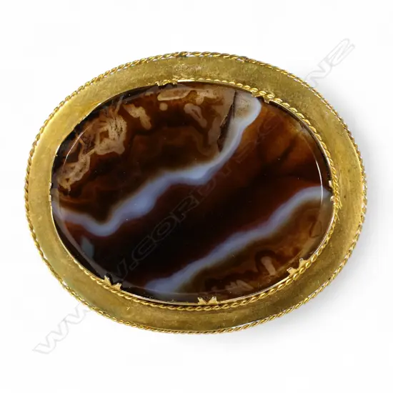 A c.1900 9ct yellow gold and banded agate brooch,