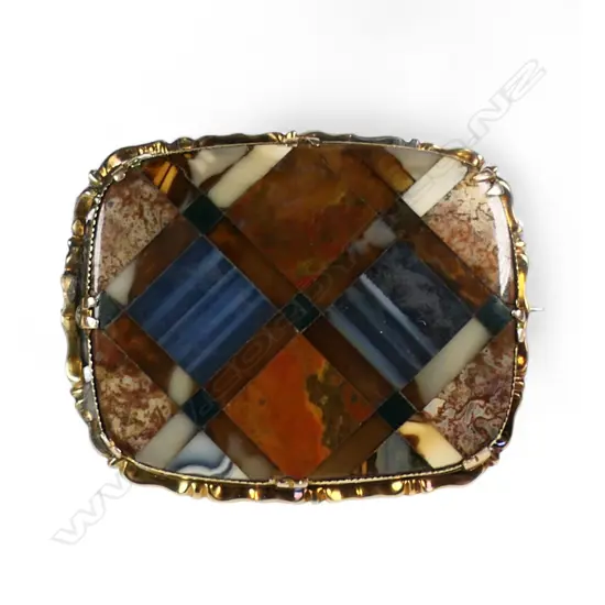 A Victorian 9ct gold and agate stone set brooch,