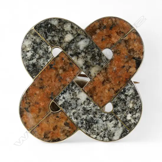 A quality c.1900 Scottish 9ct gold and mottled agate entwined quatrefoil brooch,