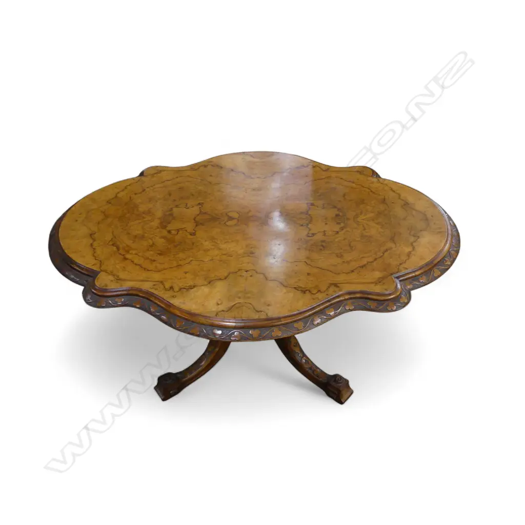 A good Victorian burr walnut oval loo table, Image 1++