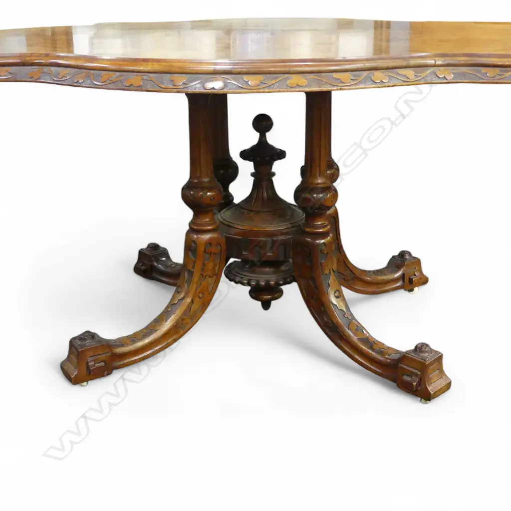 A good Victorian burr walnut oval loo table, Image 1++
