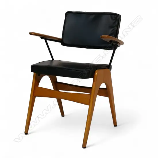 A Fred Lowen 'Fler' Executive chair,