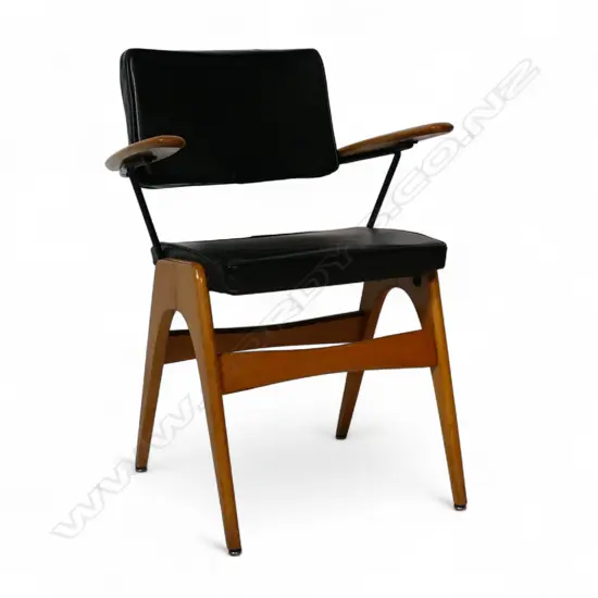 A Fred Lowen 'Fler' Executive chair,