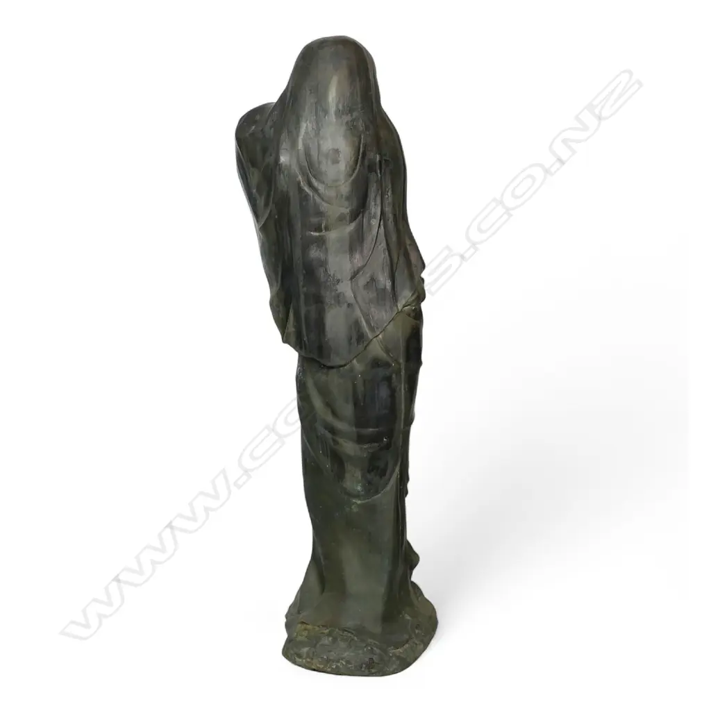 A large and impressive bronze of a classical woman, Image 1++