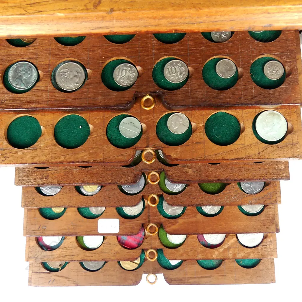 A c.1900 mahogany coin collector's cabinet Image 1++