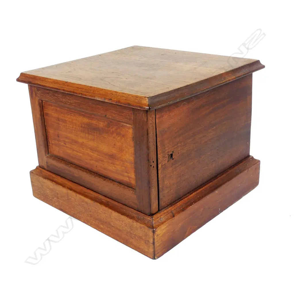 A c.1900 mahogany coin collector's cabinet Image 1++