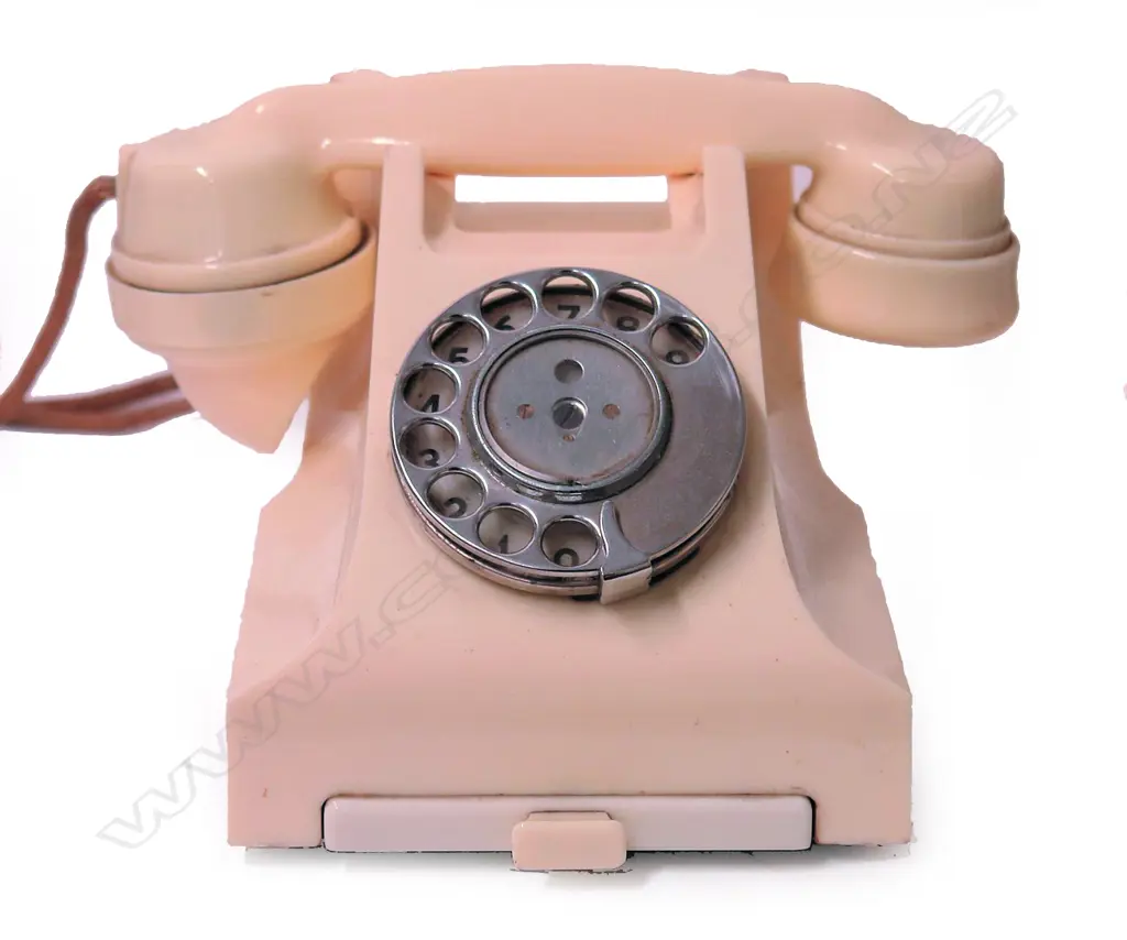 A vintage ivory Bakelite phone Image 1++