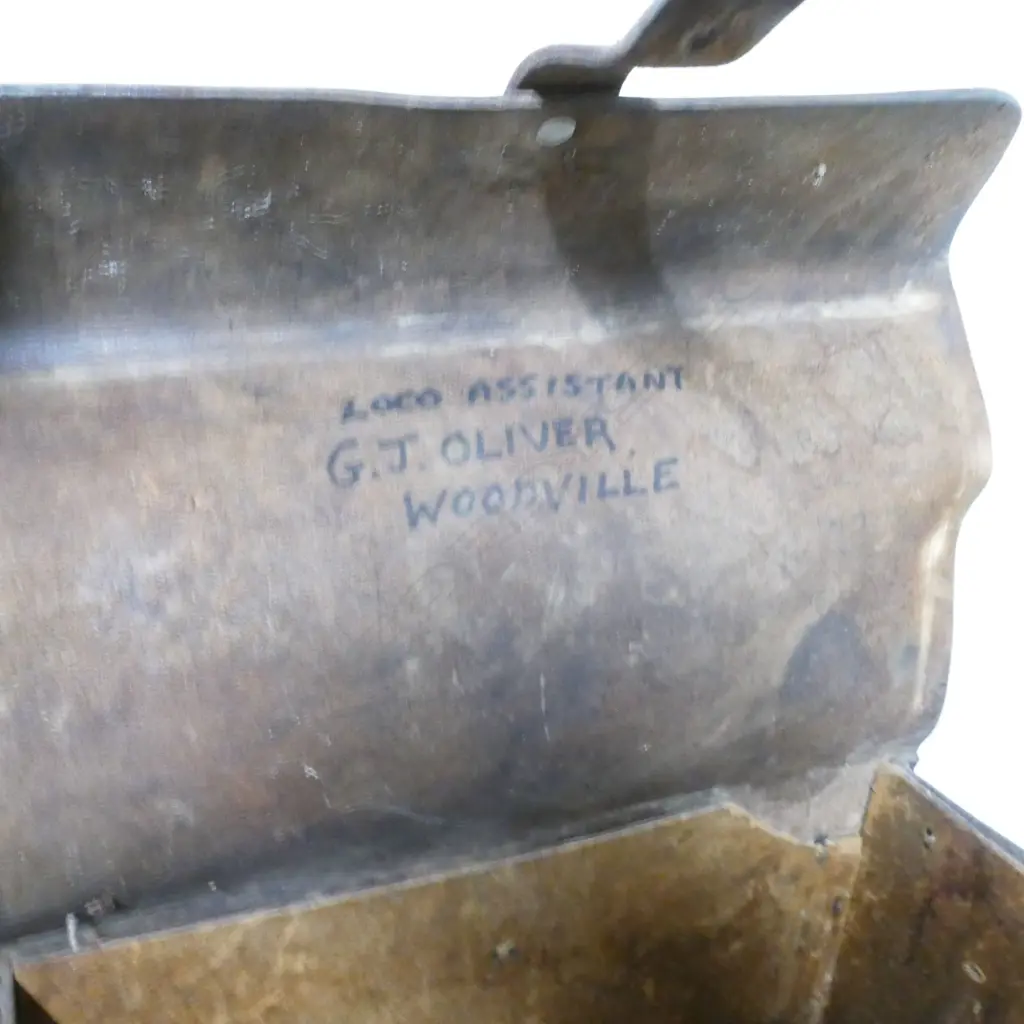 A heavy leather bag Image 1++