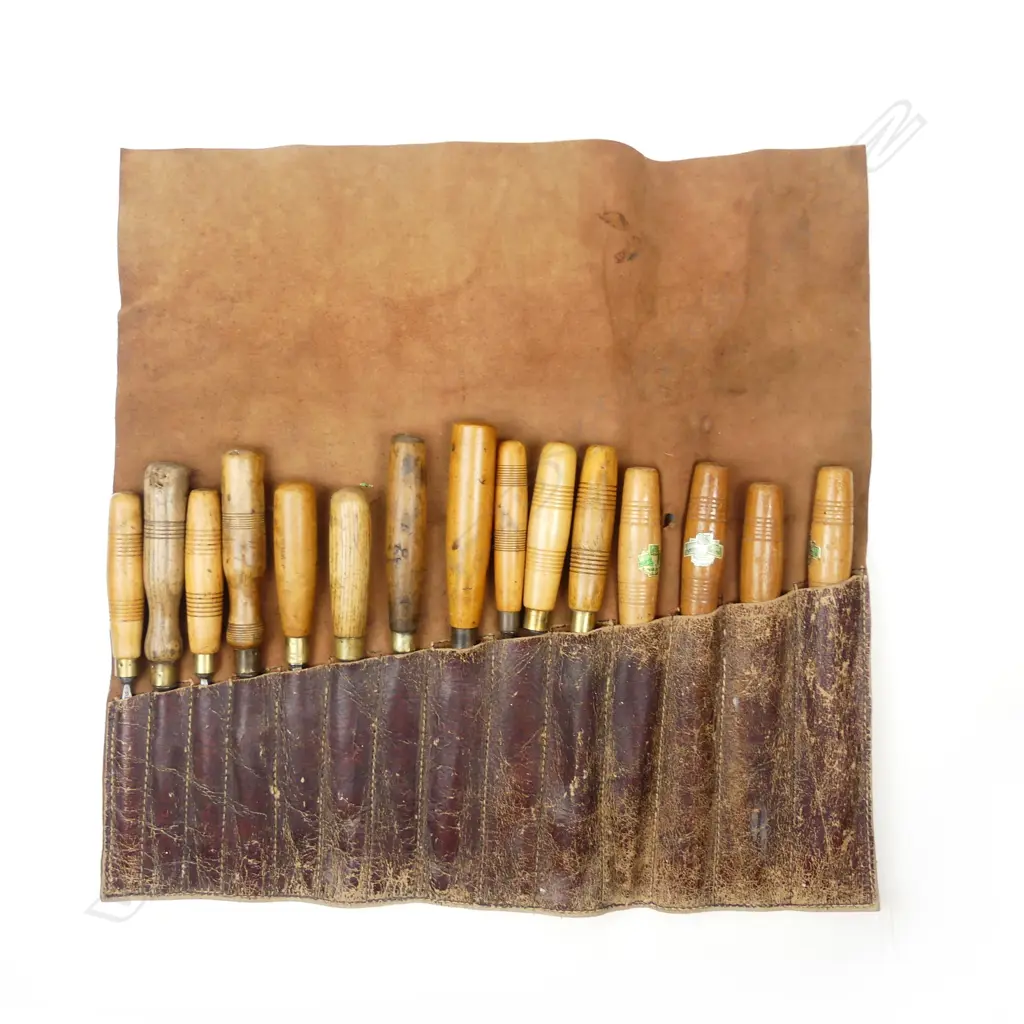 A selection of chisels and gouges Image 1++