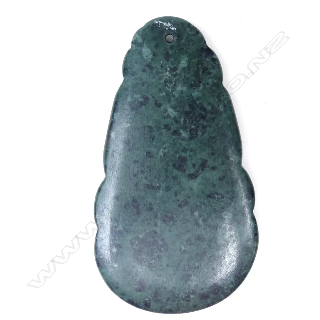 A Mike Higgs carved stylised Maori pendant Image 1++